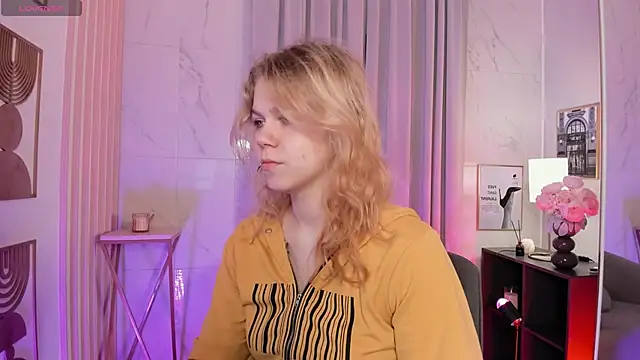 Snapshot of ElizabethVane chatting on July 2, 5:35 am ElizabethVane online show from July 2, 5:35 am