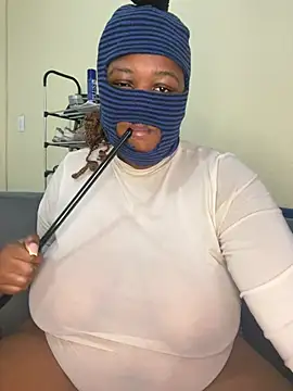 NaughtyGirl0000 online show from May 28, 7:27 am
