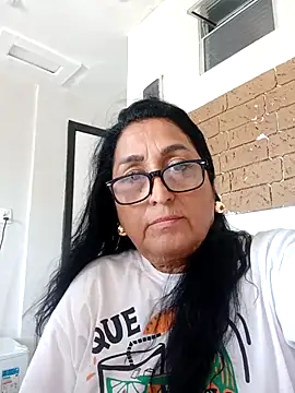 ianaellem online show from April 2, 5:10 pm