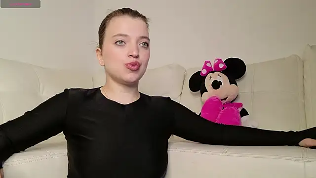 Snapshot of Minnie_mouse_18 chatting on March 15, 5:19 pm Minnie mouse 18 online show from March 15, 5:19 pm