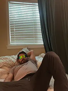 Snapshot of Hairylatino11 chatting on March 14, 6:46 pm Hairylatino11 online show from March 14, 6:46 pm