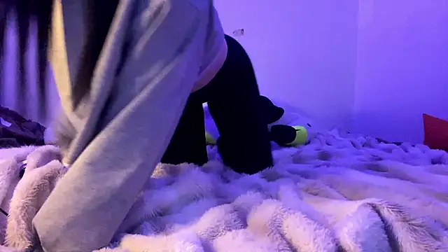 BeckyAurielle online show from April 19, 6:10 pm