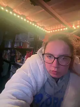 Snapshot of curvyneon chatting on March 31, 7:03 pm curvyneon online show from March 31, 7:03 pm