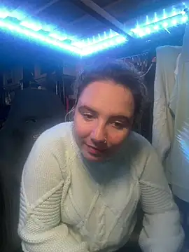 Snapshot of curvyneon chatting on April 12, 6:24 pm curvyneon online show from April 12, 6:24 pm