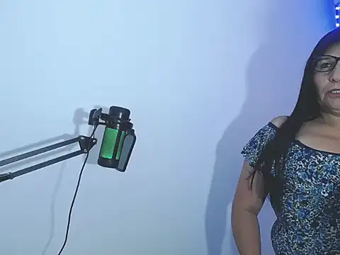 Snapshot of Ladygreeneyes chatting on April 11, 8:24 pm Ladygreeneyes online show from April 11, 8:24 pm