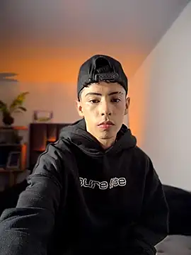 SebastianReed  online show from April 3, 2:09 am