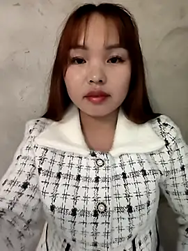 Snapshot of Mina_xYx chatting on May 2, 3:22 am Mina xYx online show from May 2, 3:22 am
