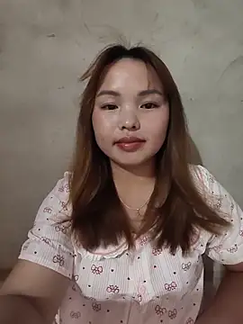 Snapshot of Mina_xYx chatting on June 6, 1:27 pm Mina xYx online show from June 6, 1:27 pm