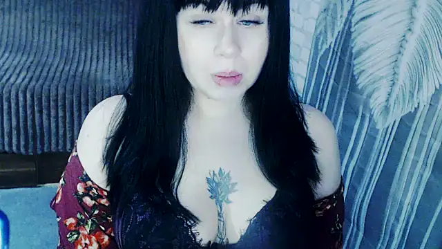 LollyVee online show from March 18, 9:40 pm