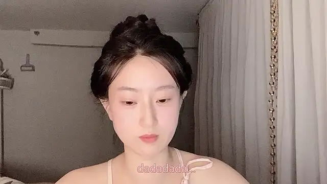 Snapshot of 1X-yiyi chatting on June 3, 3:06 pm 1X-yiyi online show from June 3, 3:06 pm