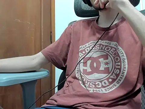 4rthurTV online show from May 4, 2:40 am