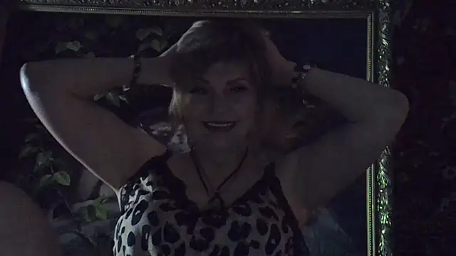 Lia Rayss online show from May 5, 8:17 pm