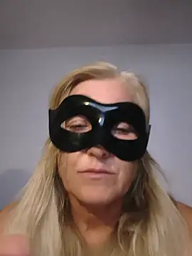 Andreaogien online show from July 17, 1:45 am