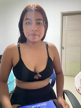 yuliana056 online show from April 10, 2:28 am