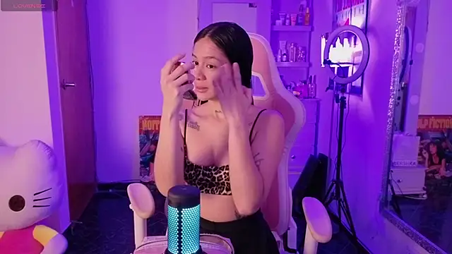 Oliviasims online show from April 22, 9:38 pm