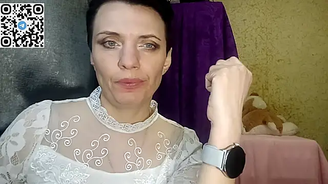 HotMamaQueen234 online show from April 5, 5:54 pm