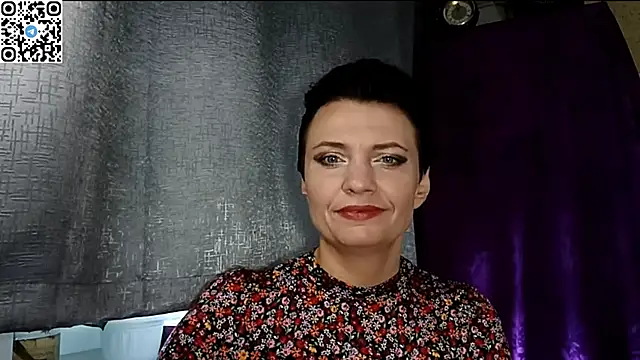 HotMamaQueen234 online show from April 23, 8:57 am