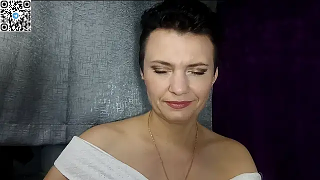 Snapshot of HotMamaQueen234 chatting on May 5, 8:06 pm HotMamaQueen234 online show from May 5, 8:06 pm