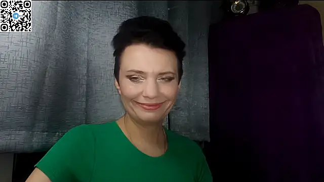 Snapshot of HotMamaQueen234 chatting on May 6, 8:25 pm HotMamaQueen234 online show from May 6, 8:25 pm