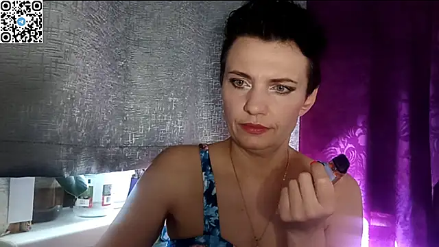 Snapshot of HotMamaQueen234 chatting on May 8, 1:27 pm HotMamaQueen234 online show from May 8, 1:27 pm
