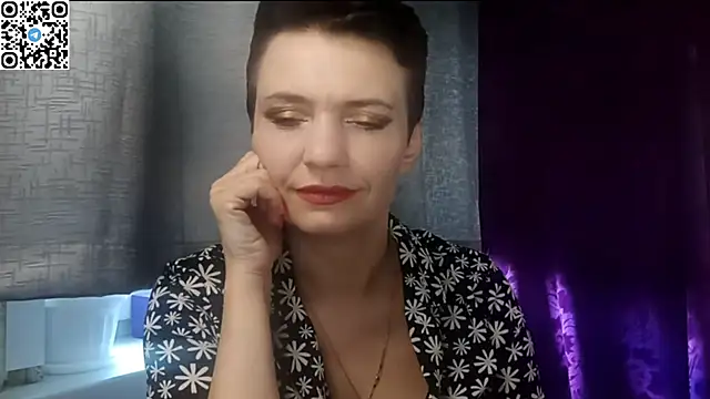 Snapshot of HotMamaQueen234 chatting on May 23, 10:30 am HotMamaQueen234 online show from May 23, 10:30 am