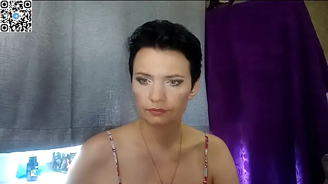 Snapshot of HotMamaQueen234 chatting on June 10, 10:36 am HotMamaQueen234 online show from June 10, 10:36 am