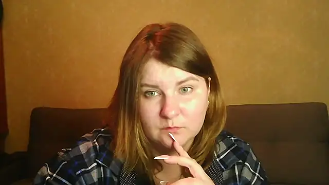 Snapshot of Minisstra chatting on April 7, 5:35 pm Minisstra online show from April 7, 5:35 pm