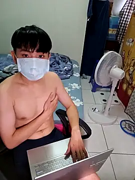 Snapshot of sweetener_321 chatting on March 21, 8:19 am sweetener 321 online show from March 21, 8:19 am