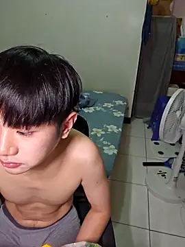 Snapshot of sweetener_321 chatting on March 28, 7:41 am sweetener 321 online show from March 28, 7:41 am