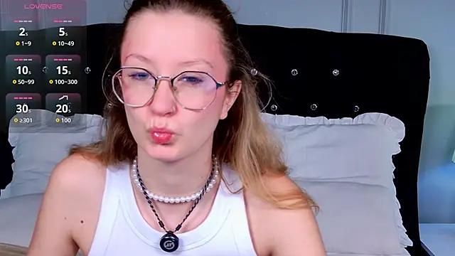 AmelieViolet online show from May 20, 3:34 am