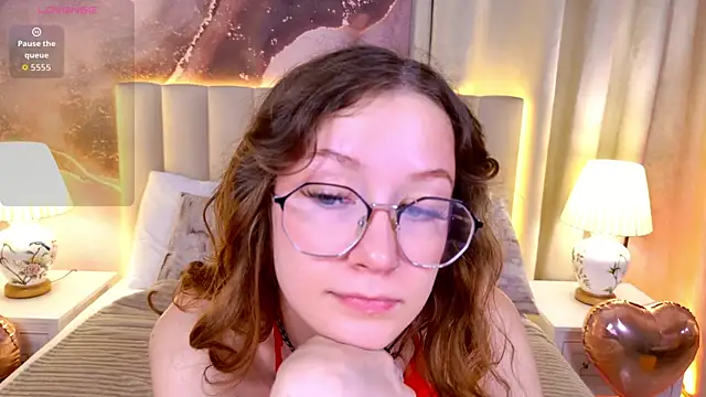 Snapshot of AmelieViolet chatting on July 10, 10:40 am AmelieViolet online show from July 10, 10:40 am
