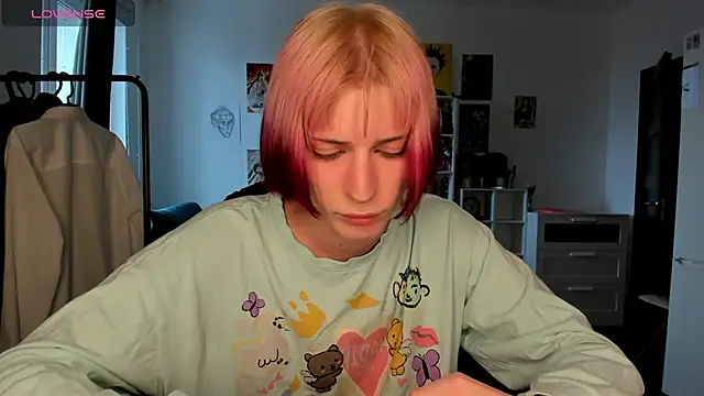 Snapshot of sweet_peach___ chatting on April 6, 11:22 am sweet peach online show from April 6, 11:22 am