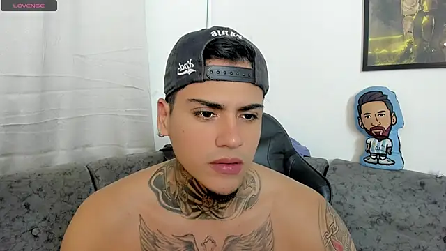 sweetlatinoboy online show from June 26, 11:42 pm