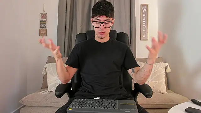 etham wolf1 online show from March 25, 5:41 pm