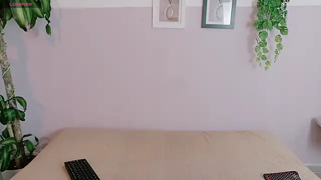 Snapshot of Zara_Fire chatting on May 23, 10:03 pm Zara Fire online show from May 23, 10:03 pm