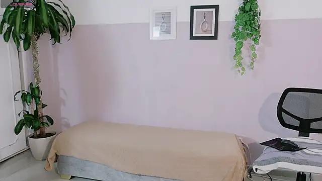 Snapshot of Zara_Fire chatting on June 1, 9:49 pm Zara Fire online show from June 1, 9:49 pm