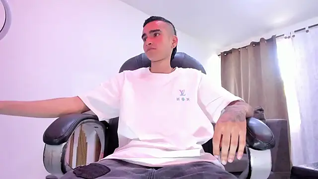 Ethann Boy online show from April 27, 8:51 pm