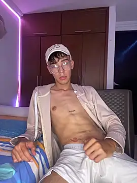 Milo Gunnar online show from April 22, 9:05 pm