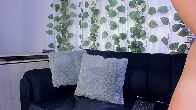 Mia Luna online show from April 18, 7:58 pm