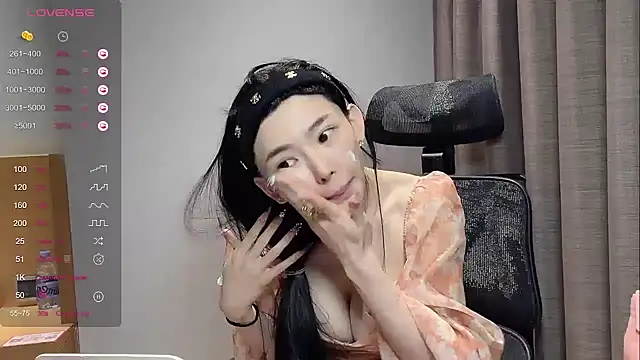 kiki-12 online show from April 18, 11:49 pm