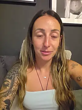 Snapshot of NicoleKaiser chatting on May 26, 7:10 pm NicoleKaiser online show from May 26, 7:10 pm