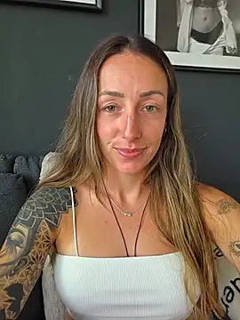 Snapshot of NicoleKaiser chatting on May 31, 4:03 pm NicoleKaiser online show from May 31, 4:03 pm