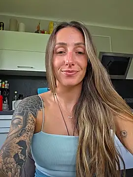 Snapshot of NicoleKaiser chatting on June 1, 10:39 am NicoleKaiser online show from June 1, 10:39 am