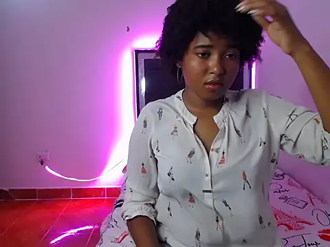 carmen2385 online show from March 18, 6:33 pm