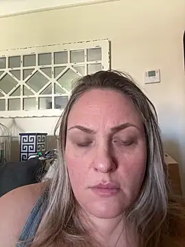 Snapshot of 1SexyQueen chatting on March 28, 6:07 pm 1SexyQueen online show from March 28, 6:07 pm