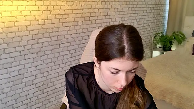 LiuYani online show from May 6, 1:38 pm