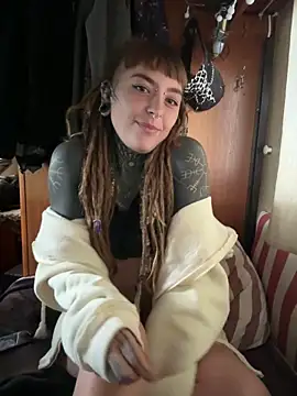 Snapshot of HornyHippy1 chatting on May 6, 9:25 am HornyHippy1 online show from May 6, 9:25 am