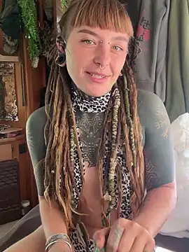 Snapshot of HornyHippy1 chatting on May 27, 10:34 am HornyHippy1 online show from May 27, 10:34 am