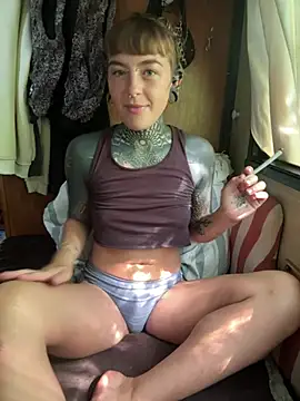 Snapshot of HornyHippy1 chatting on June 28, 8:53 am HornyHippy1 online show from June 28, 8:53 am
