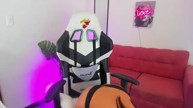 athena foxx online show from April 7, 1:33 pm